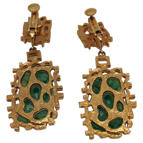 Large Vintage VENDOME Gold Tone Asian Inspired Green Carved Brooch & Earring Set - Picture 8 of 14